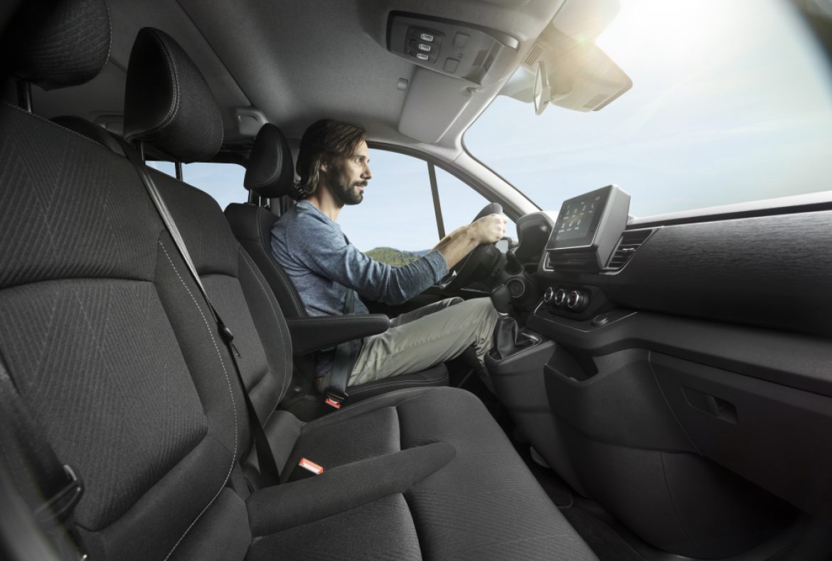 Nissan NV300 combi, abitacolo - 19