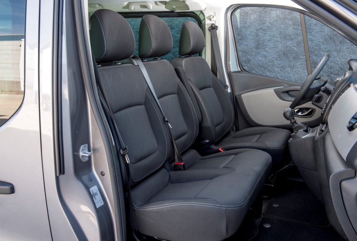 Nissan NV300 combi, abitacolo lato passeggeri - 30