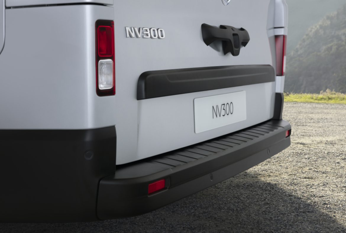 Nissan NV300 combi, dettaglio luci posteriori - 35