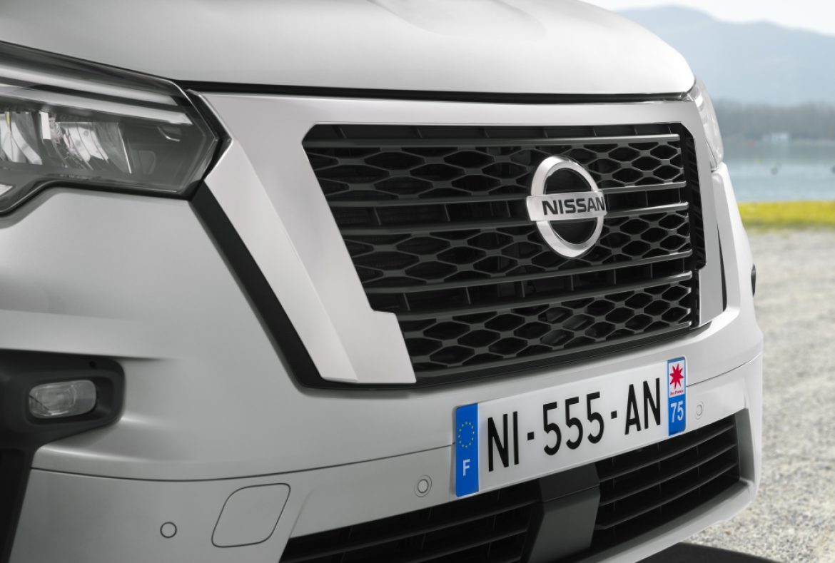 Nissan NV300 combi, dettaglio mascherina frontale - 32