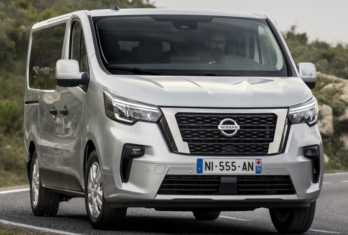 Nissan NV300 combi, fronte - 26