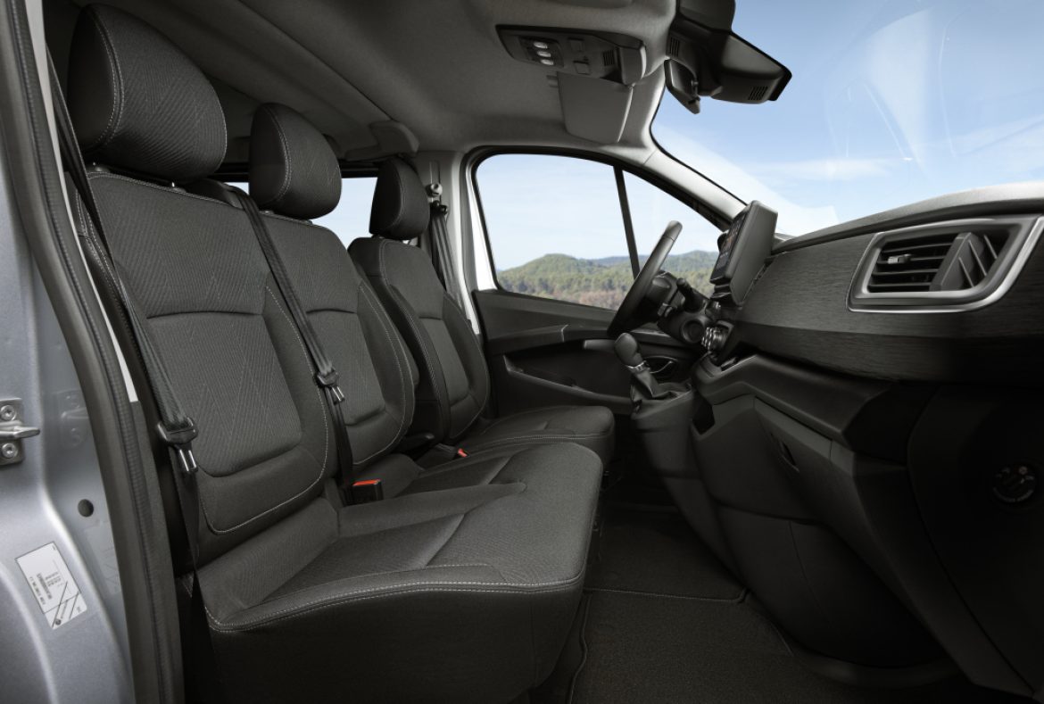 Nissan NV300 combi, interno abitacolo di guida - 11