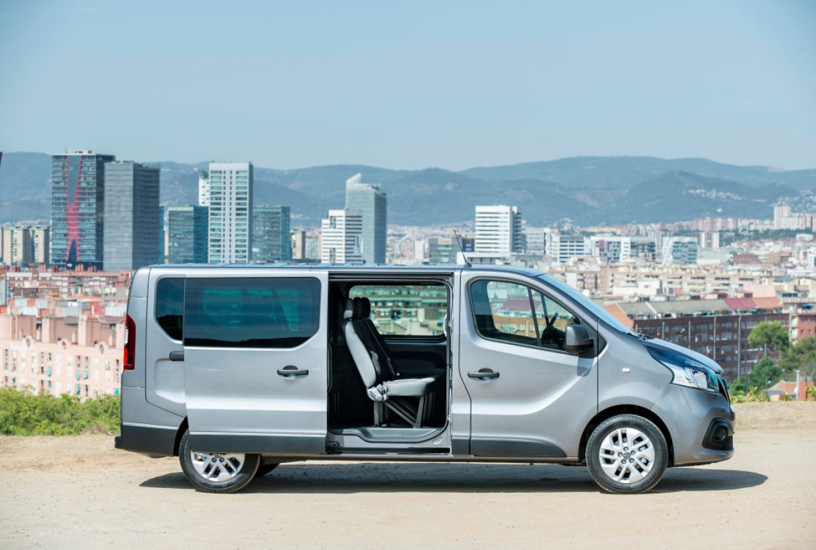 Nissan NV300 combi, laterale portellone apero - 12