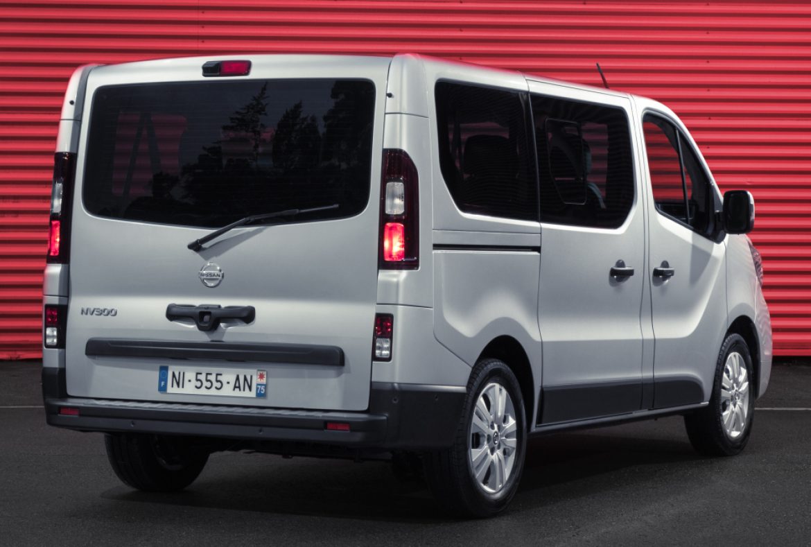 Nissan NV300 combi tre quarti posteriore -21