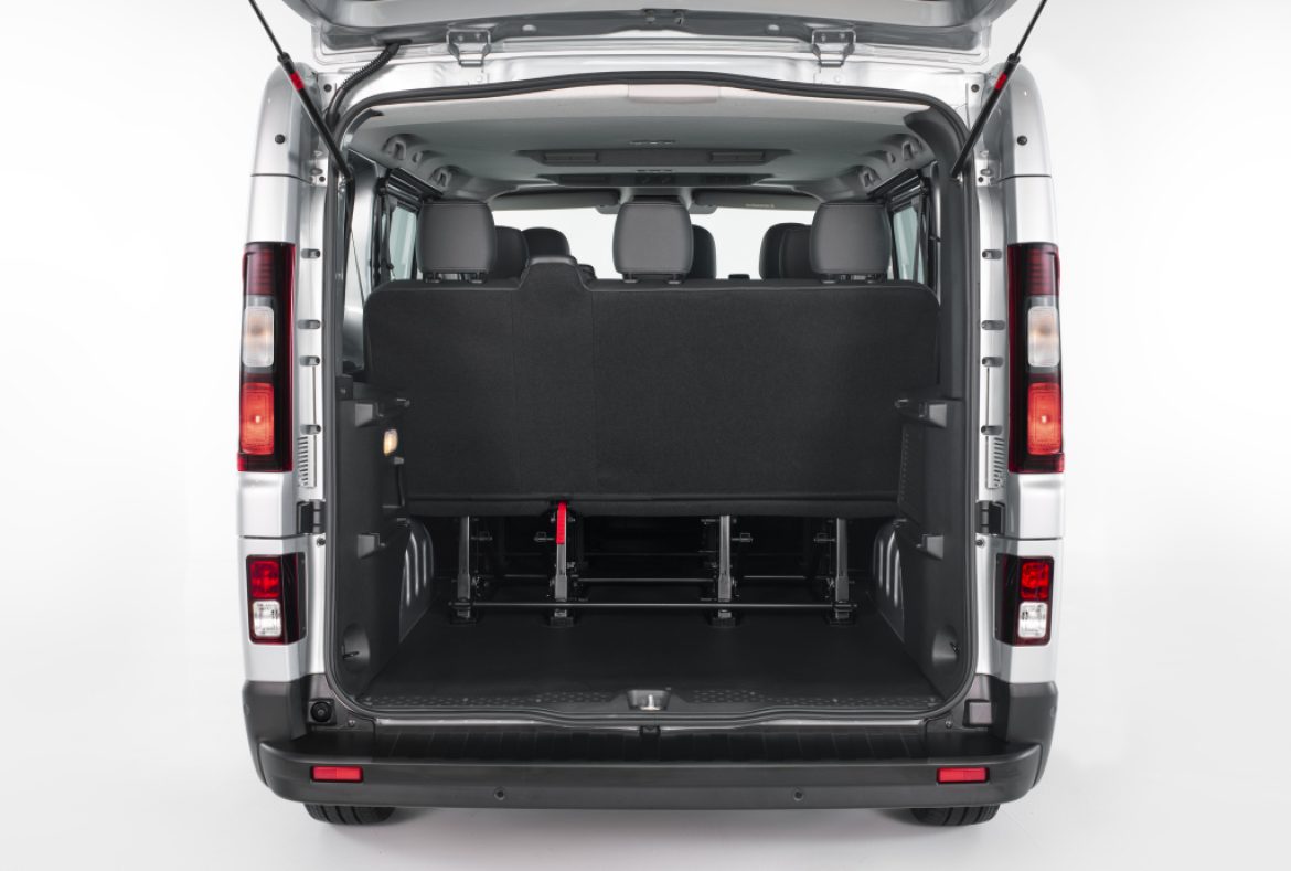 Nissan NV300 combi, vano di carico portellone aperto - 06