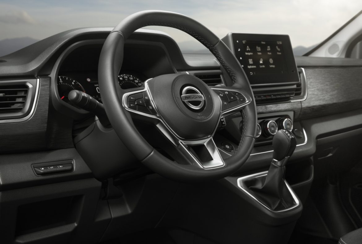 Nissan NV300 combi, volante e comandi - 17