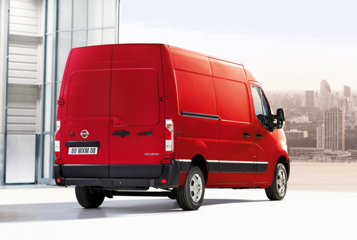 Nissan NV400 van, tre quarti posteriore- 15