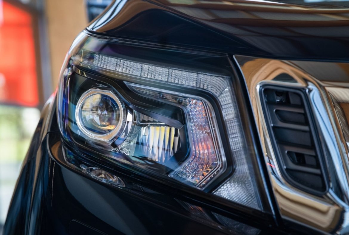 Nissan Navara 2019 faro anteriore