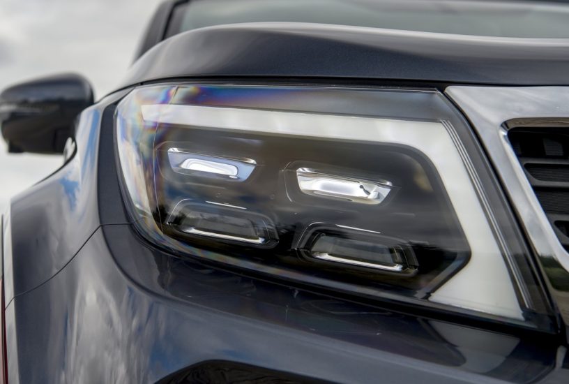 Nissan Navara Dark Sky Concept faro anteriore