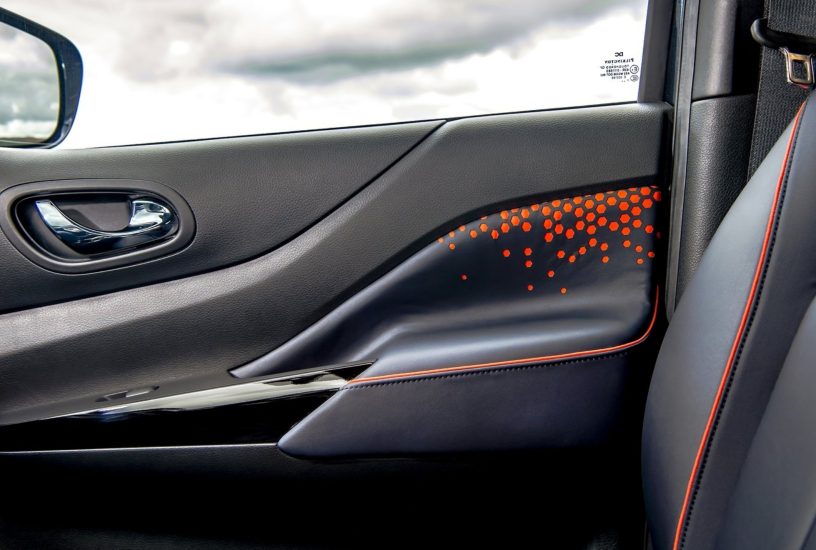 Nissan Navara Dark Sky Concept pannello porta