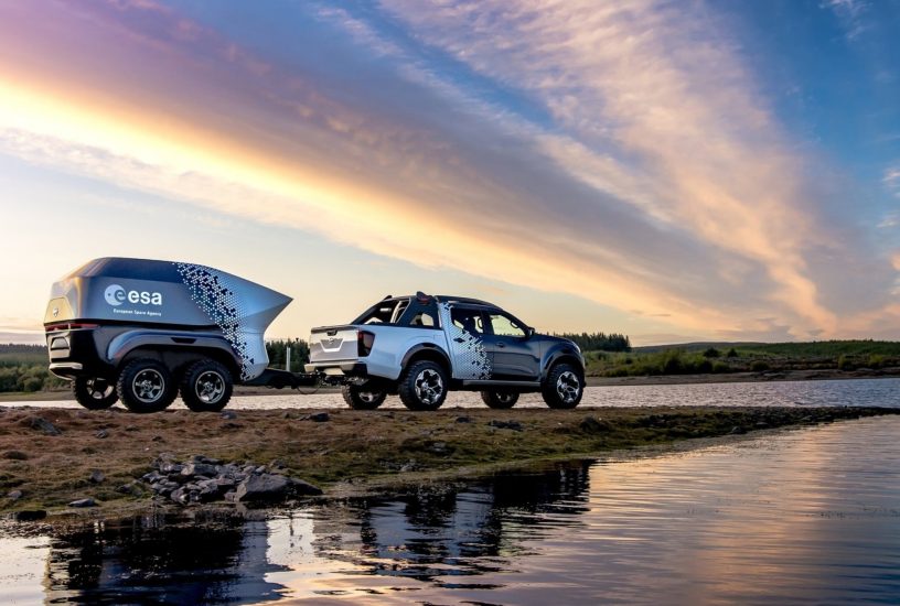 Nissan Navara Dark Sky Concept tre quarti posteriore