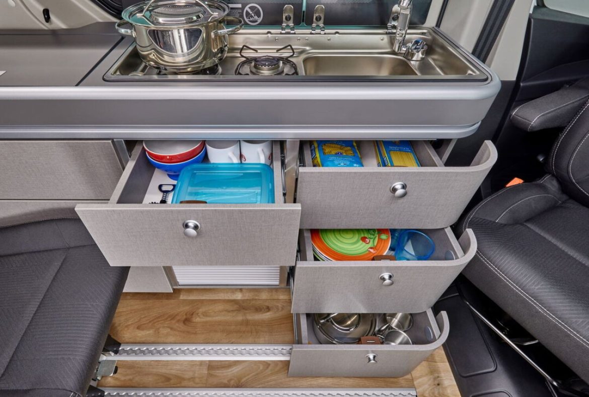 cucina a gas con due fornelli del Nissan Primastar Seaside - 11