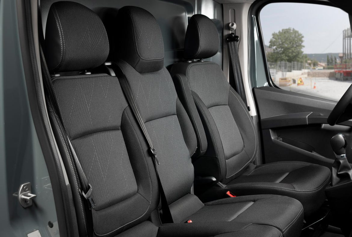 Nissan Primastar van, interno abitacolo 3 sedili anteriori- 19