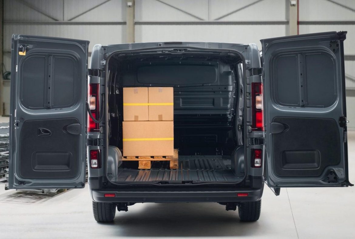 Nissan Primastar van posteriore con portelloni aperti- 12