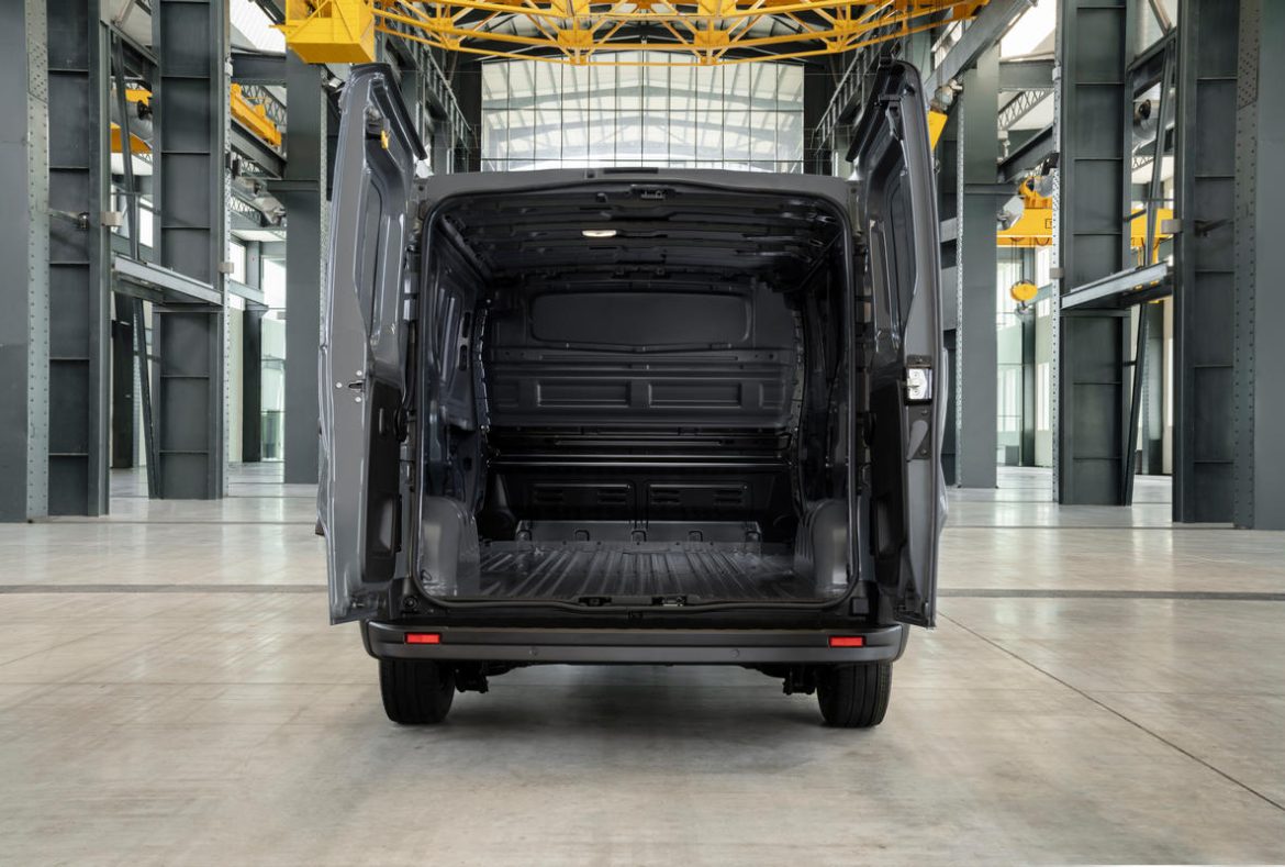 Nissan Primastar van posteriore portellone aperto- 22