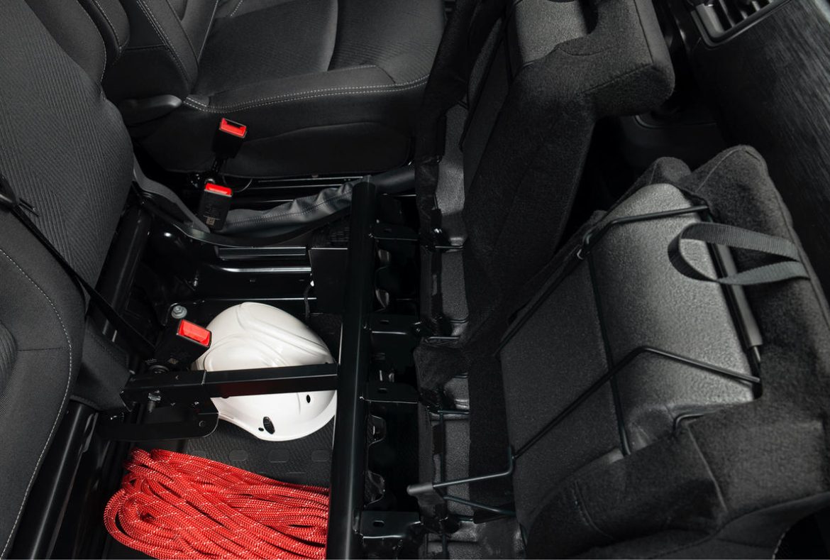 Nissan Primastar van, vano sotto sedile passeggero- 07