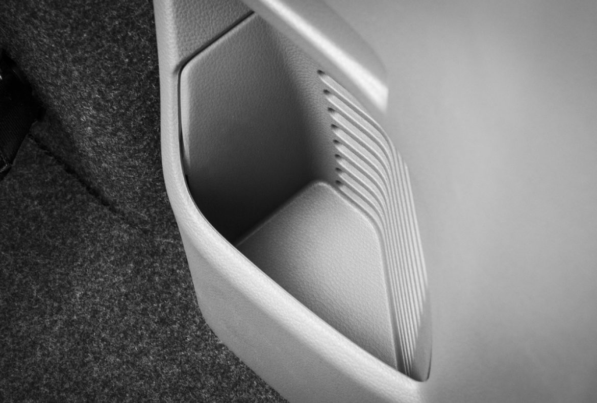 Nissan eNV200, vano portaogggetti -04