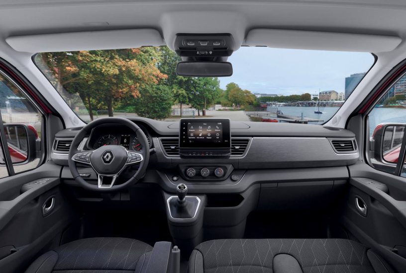 Nuova Renault Trafic Combi 2020, abitacolo e cruscotto - 04