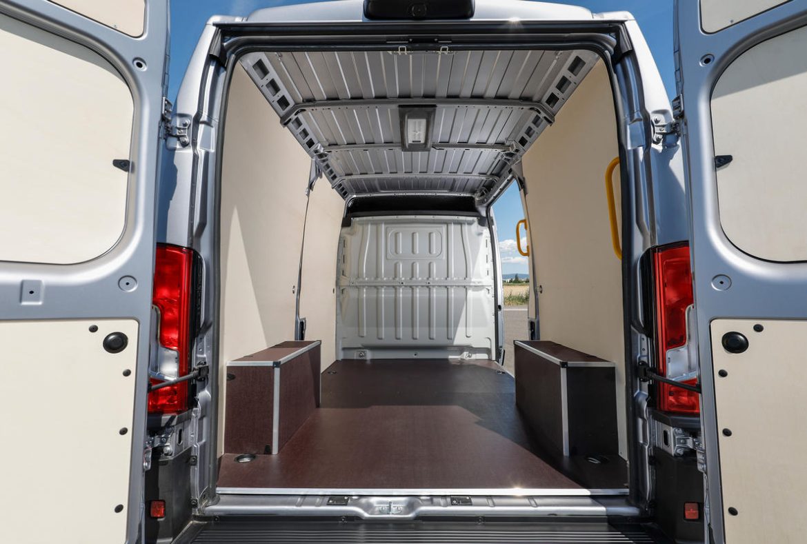 Opel Movano furgone 2024, zona di carico 03