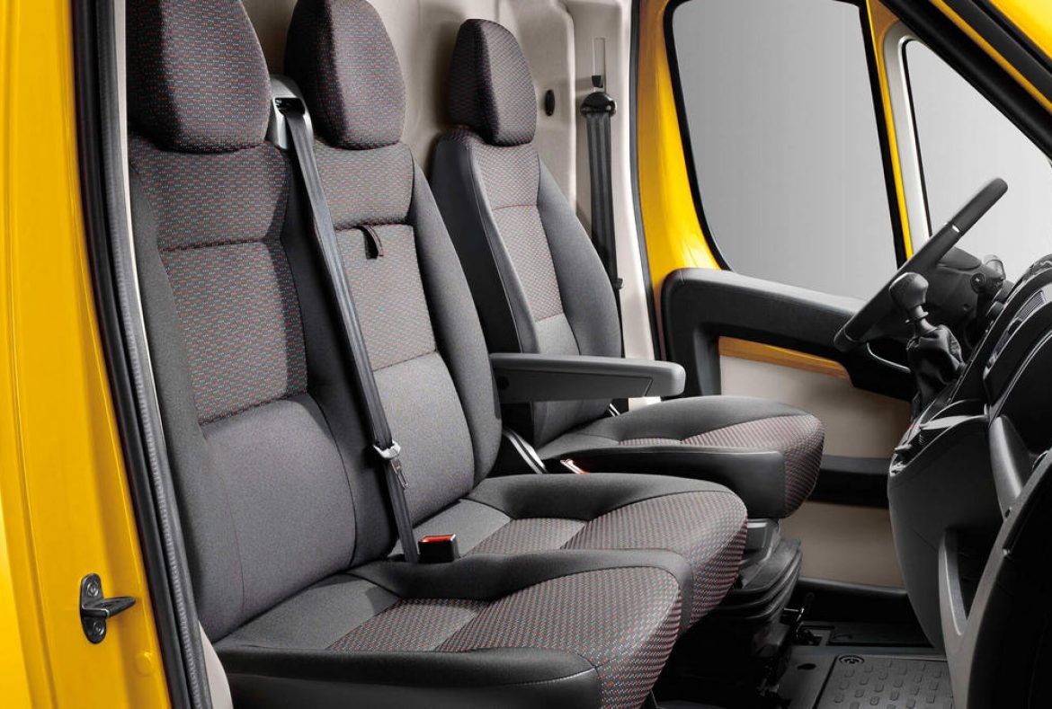 Opel Movano, interni abitacolo anteriore