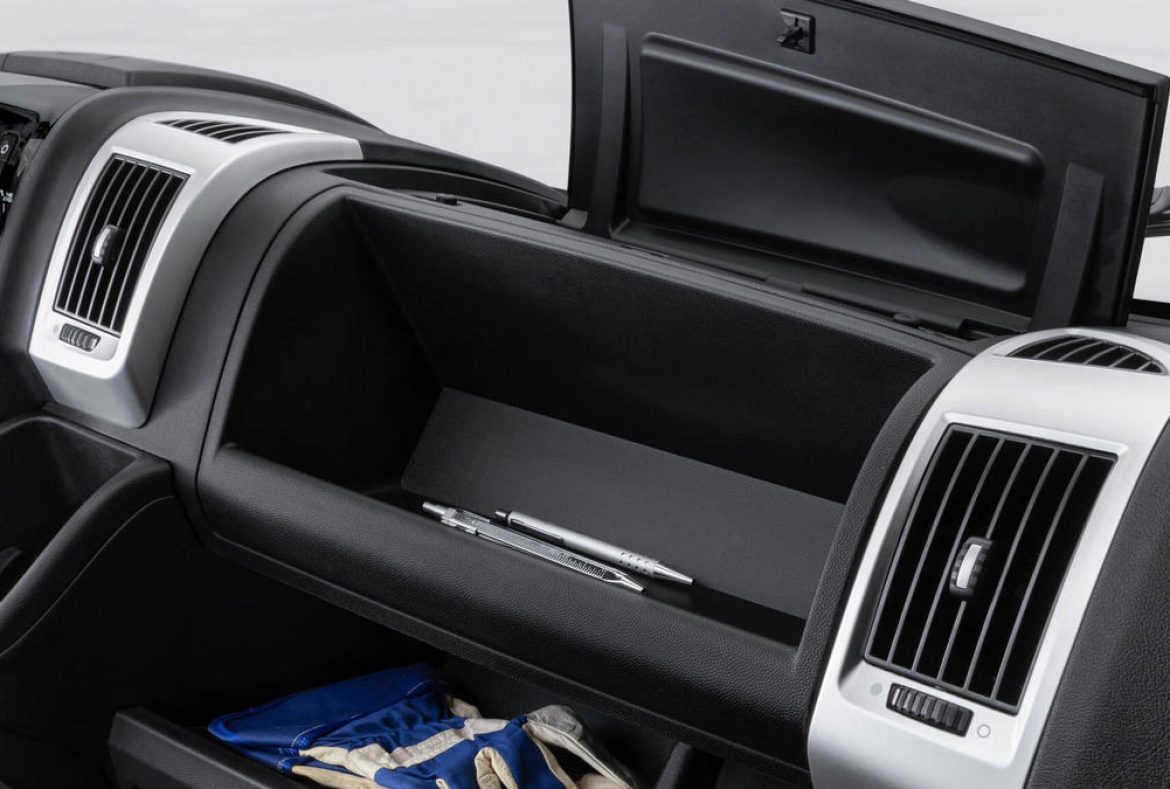 Opel Movano, vano portaoggetti anteriore