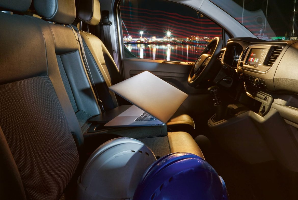 Opel Vivaro Furgone, interni abitacolo