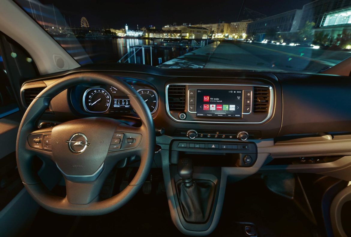 Opel Vivaro Furgone, interni cruscotto