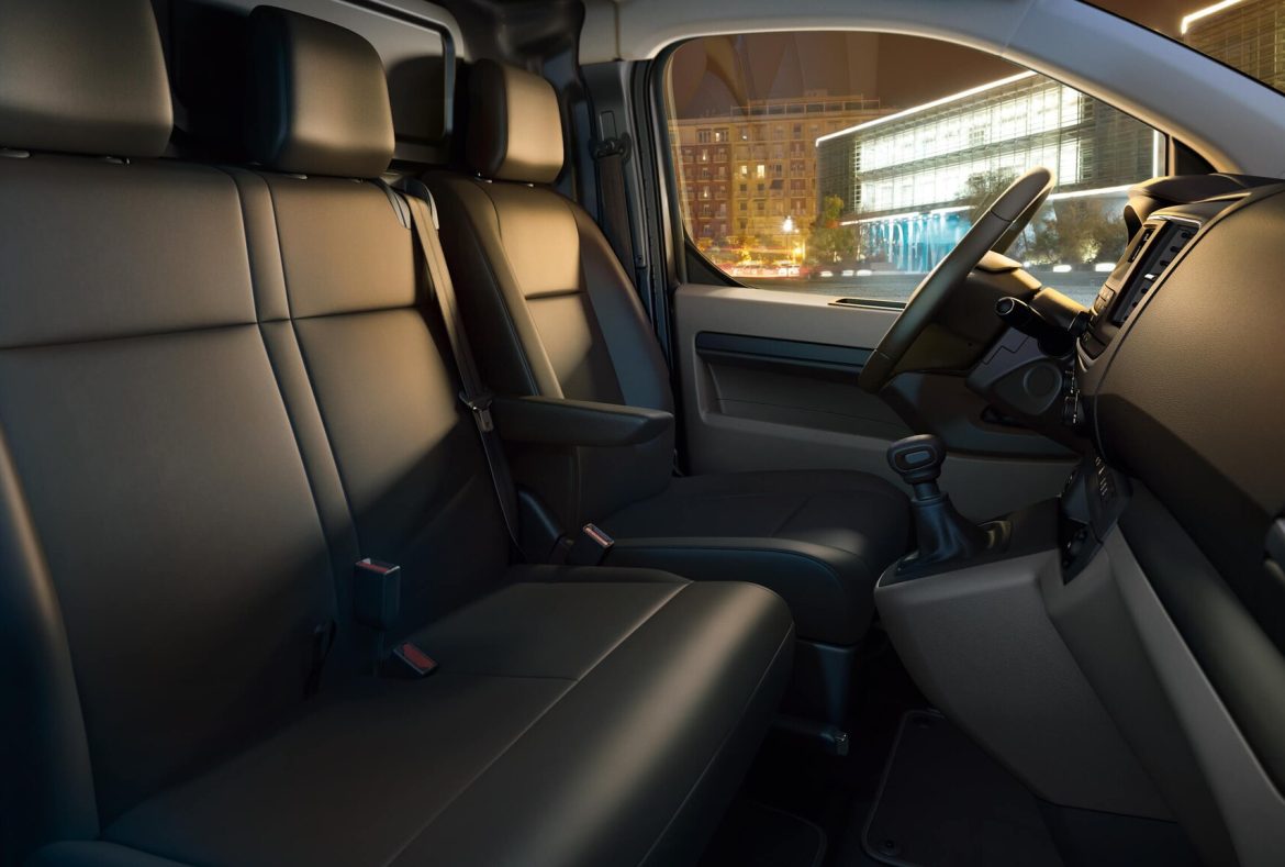 Opel Vivaro Furgone, interni lato passeggero