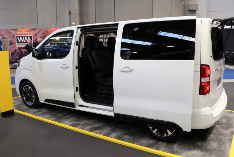 Opel Zafira Life Transpotec 2019 tre quarti posteriore