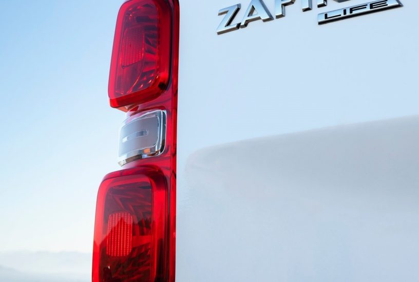 Opel Zafira Life faro posteriore