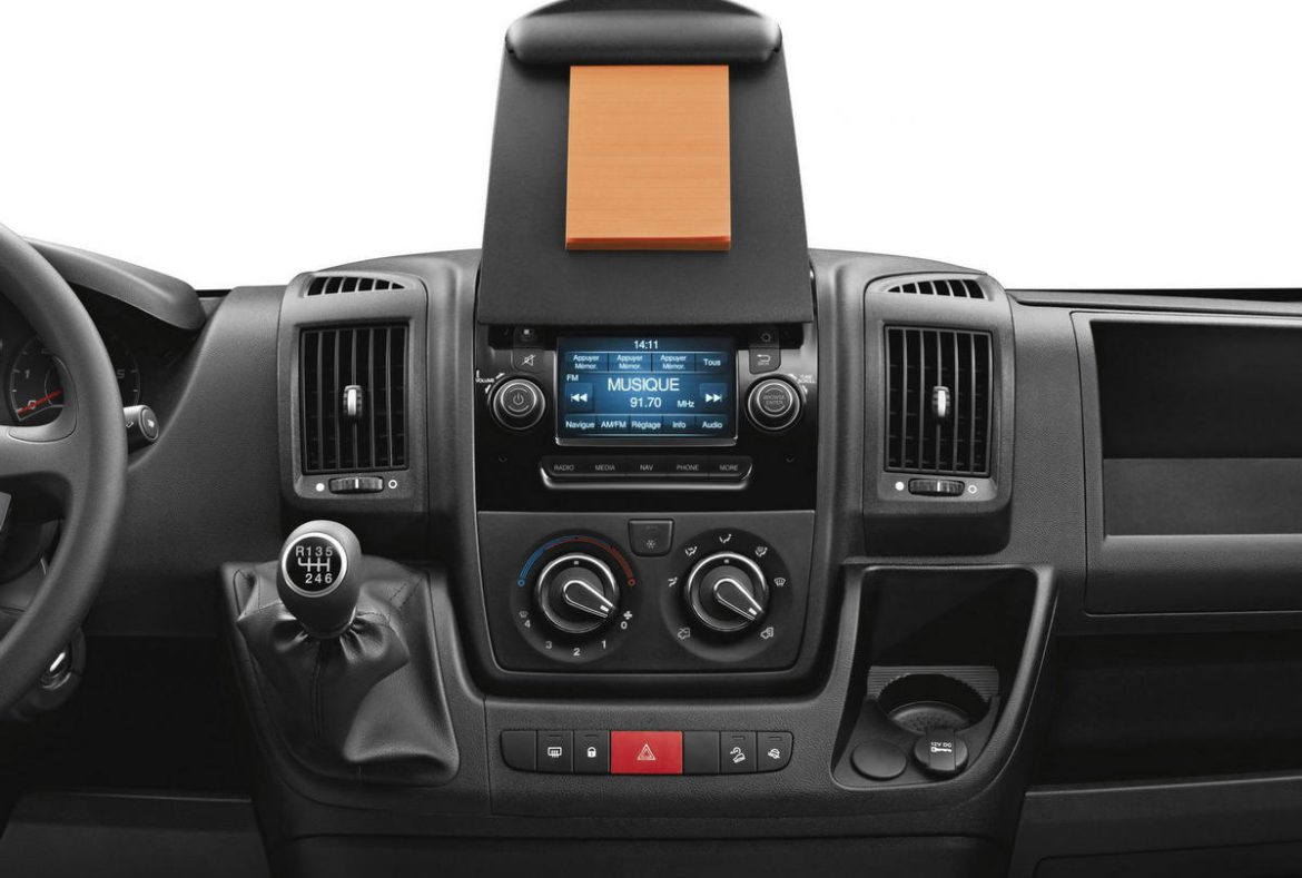 Peugeot Boxer Furgone dettaglio comandi -05