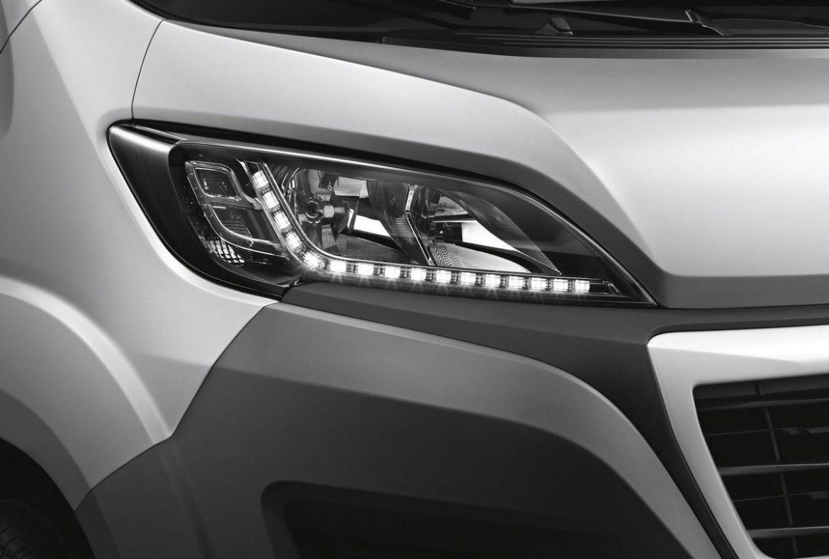 Peugeot Boxer Furgone, dettaglio luce anteriore -11