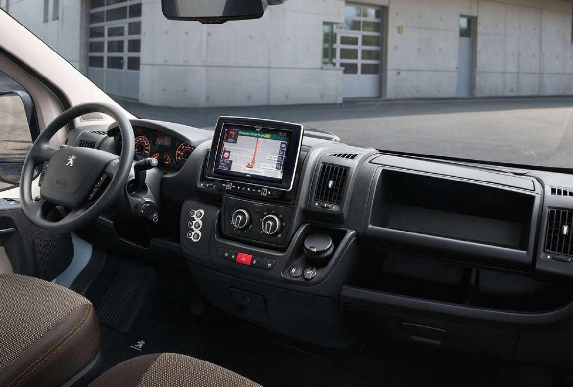 _Peugeot Boxer Furgone elettrico, interno plancia comandi -12