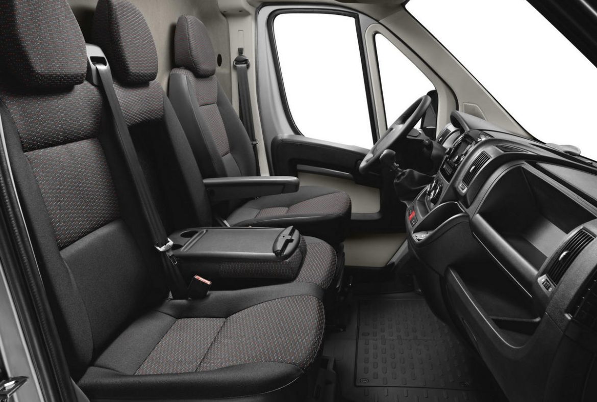 Peugeot Boxer Furgone interno abitacolo-08