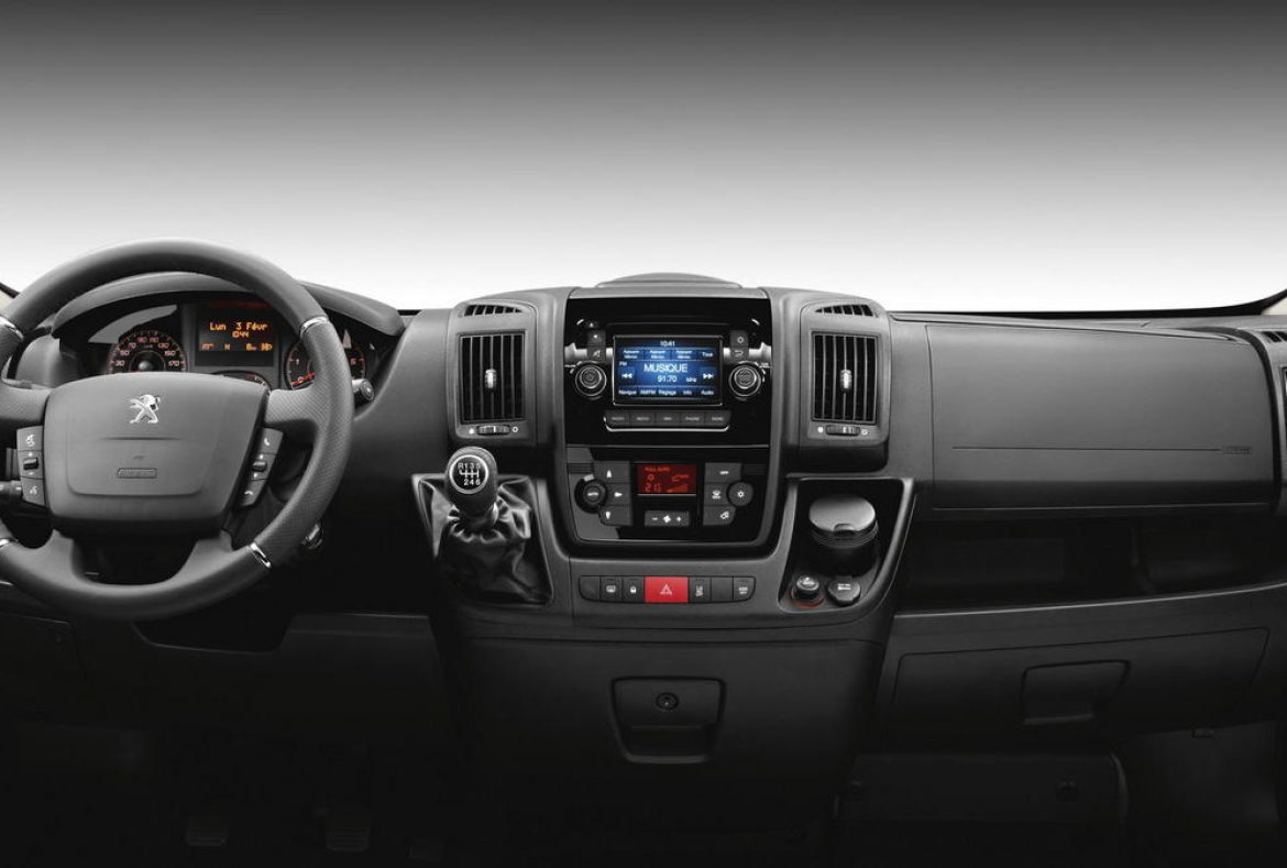 Peugeot Boxer Furgone, plancia comandi -02