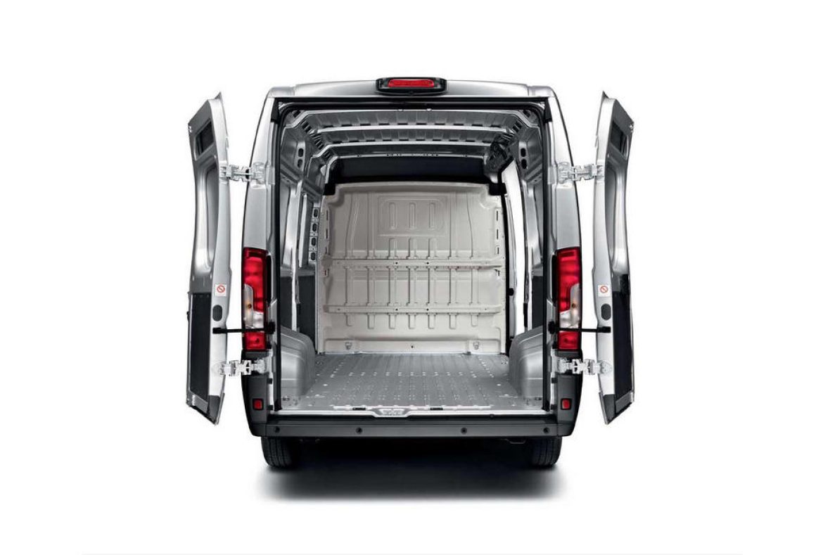 Peugeot Boxer Furgone , vano di carico con portellone aperto -07