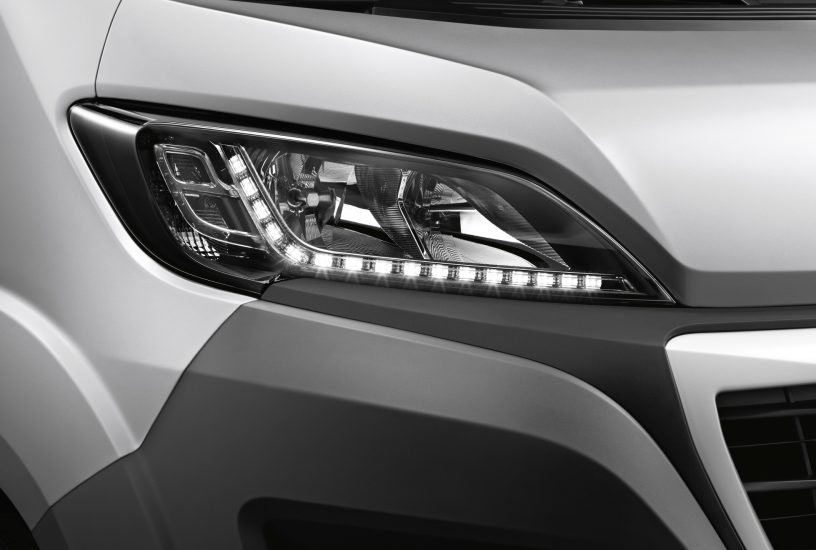 Peugeot Boxer faro anteriore