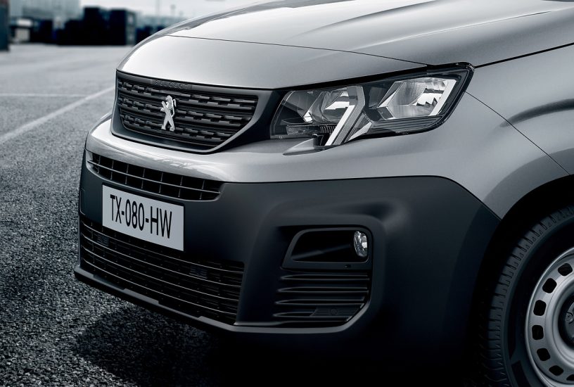 Peugeot Partner - cofano