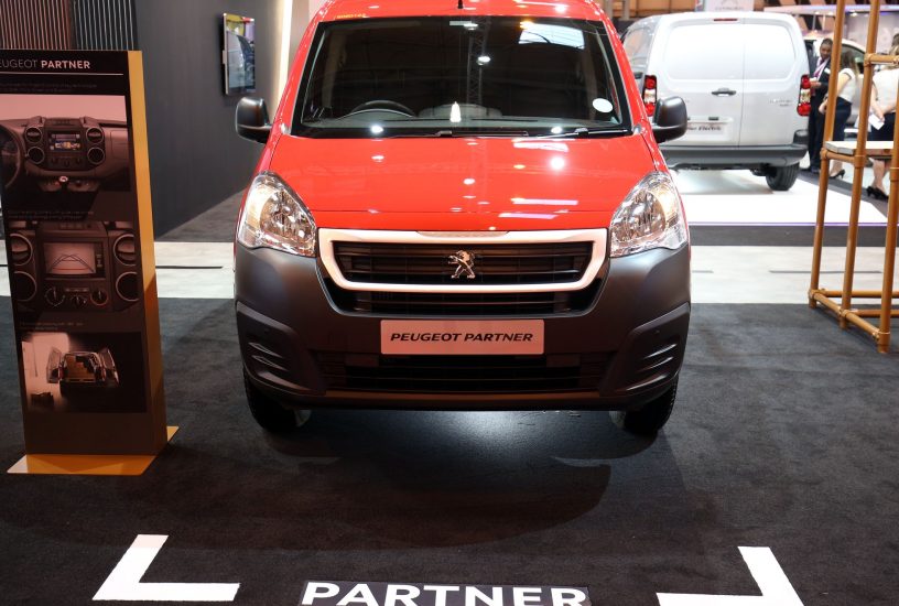 peugeot-partner-frontale-birmingham-2017