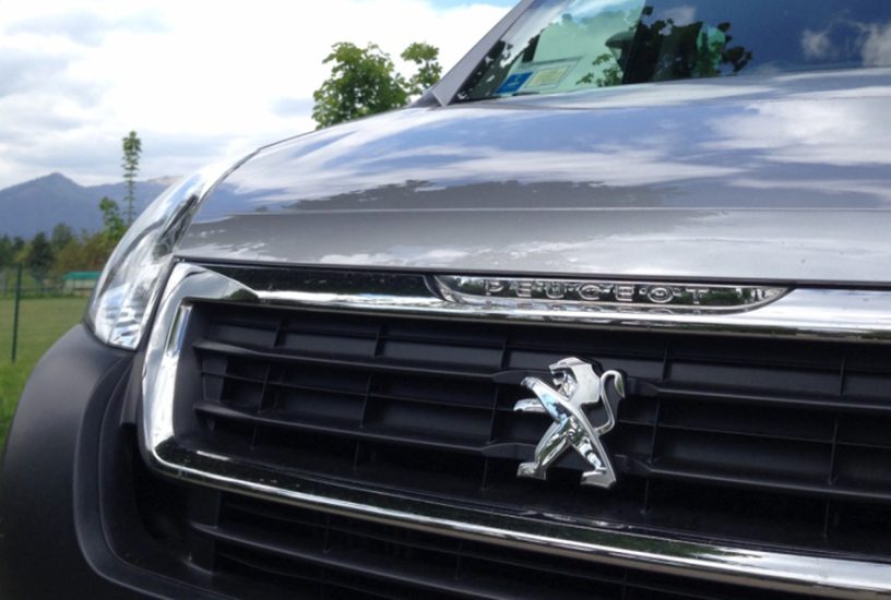Peugeot Partner prova griglia anteriore