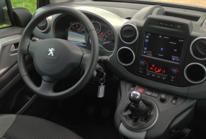 Peugeot Partner prova interni 2