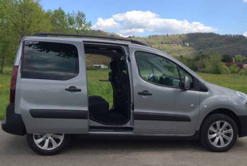 Peugeot Partner prova porta scorrevole