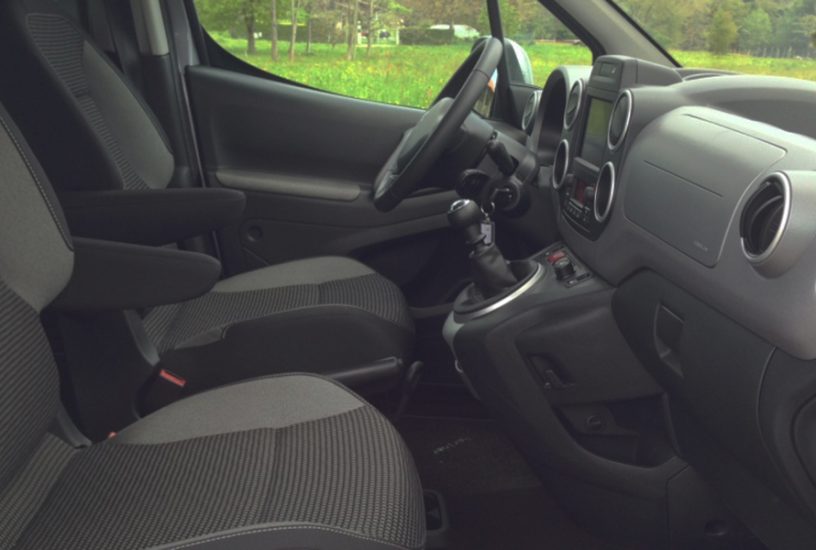 Peugeot Partner prova sedili anteriore copia