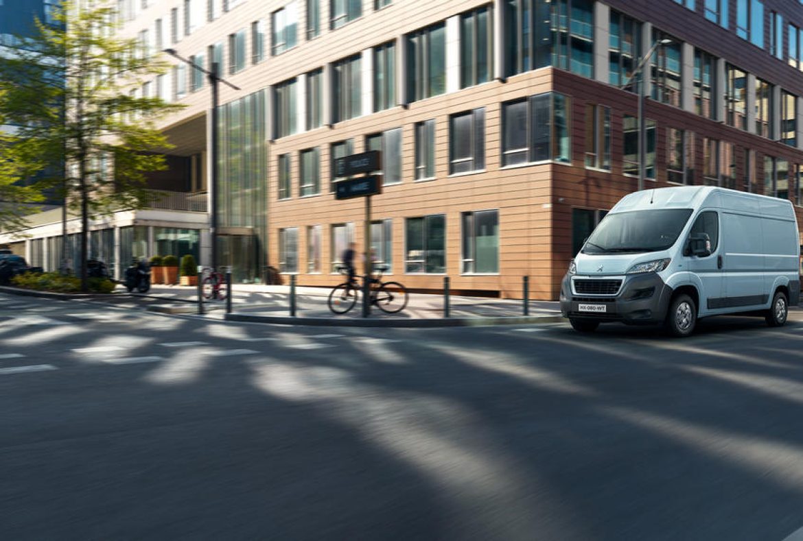 Peugeot eBoxer Furgone elettrico -07