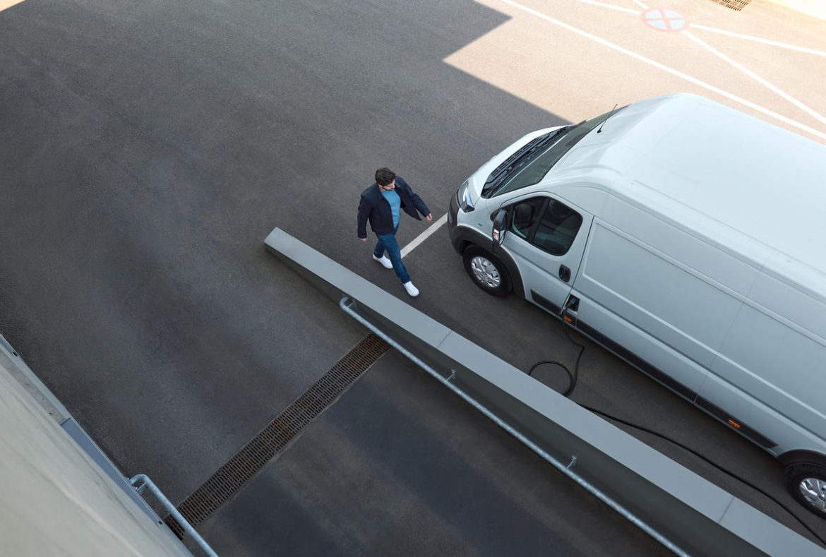 Peugeot eBoxer Furgone elettrico -10