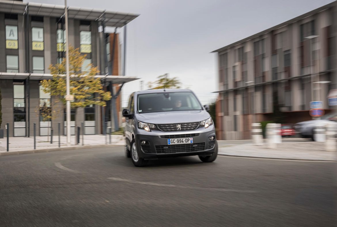 Peugeot e_Partner furgone-30