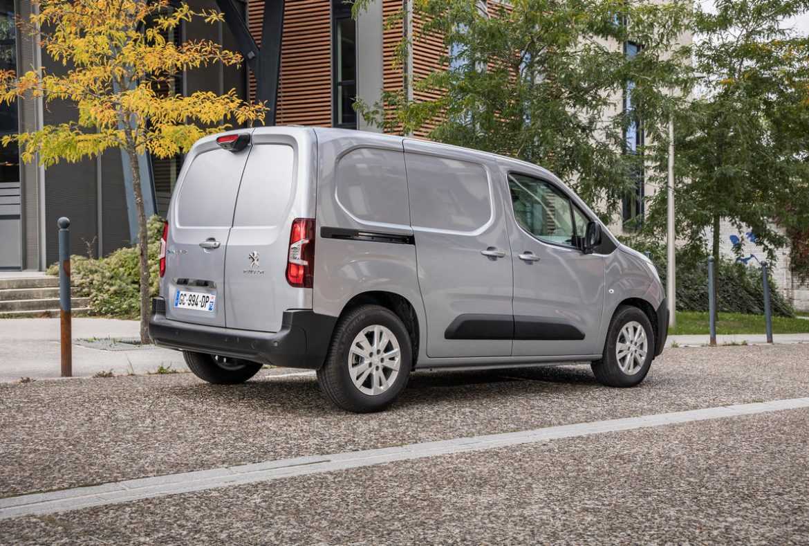 Peugeot e_Partner furgone-32