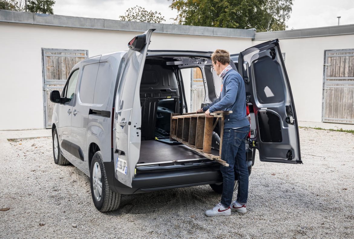 Peugeot e_Partner furgone-45