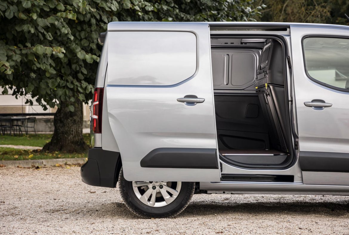 Peugeot e_Partner furgone-47