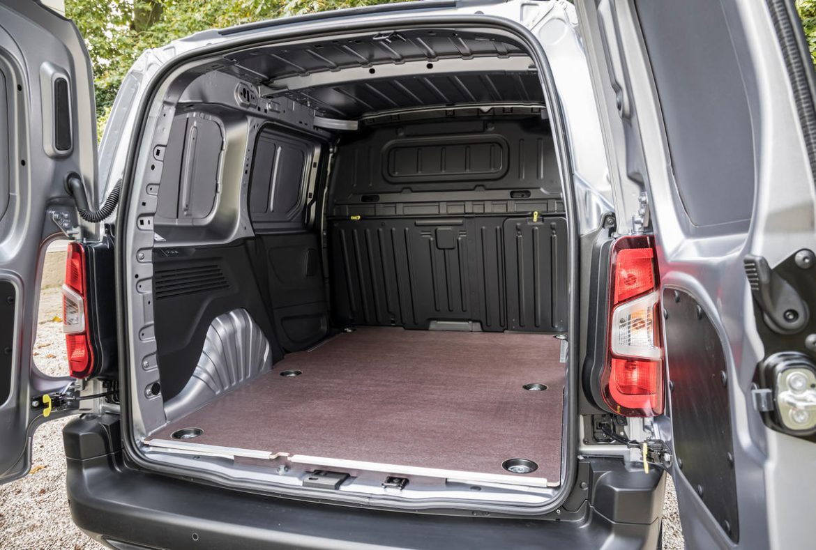 Peugeot e_Partner furgone-49